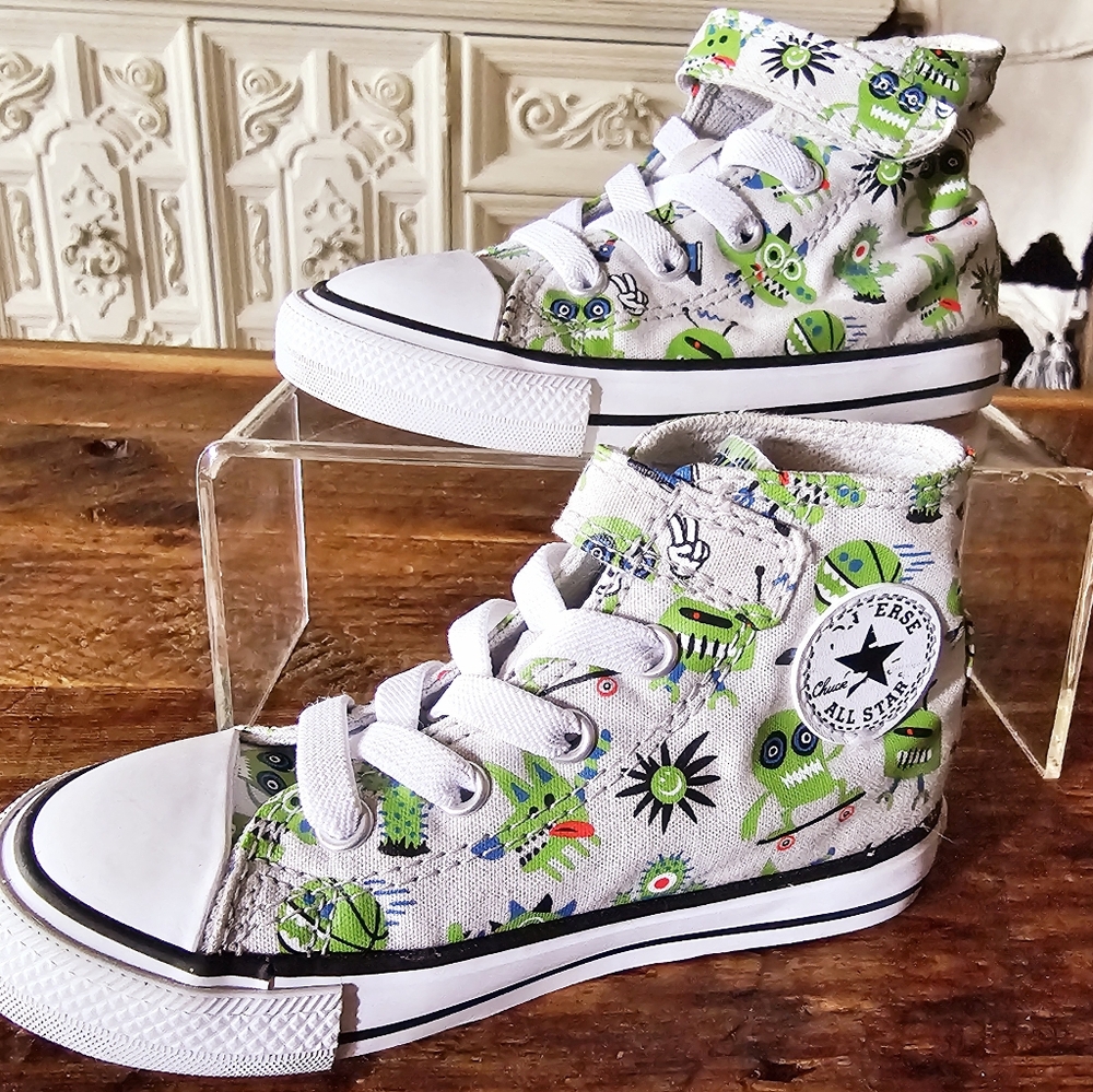 Converse Chuck Taylor INFANT Boys Easy On Creatures canvas sneakers, Size 8